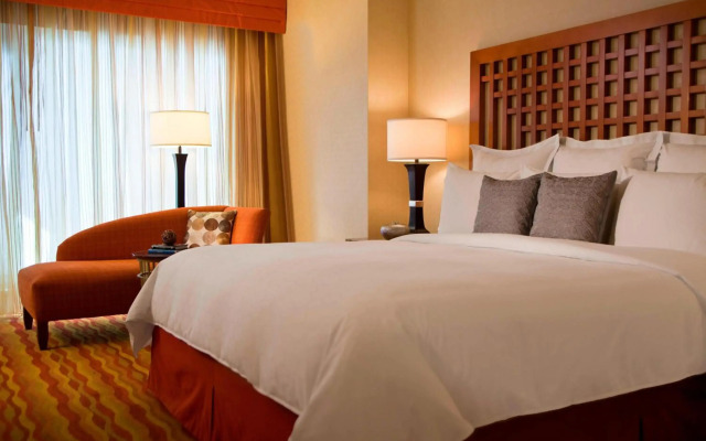 Renaissance® Phoenix Glendale Hotel & Conference Center