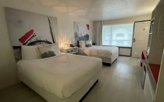 Cozy Hotel With Super Location Near Disney