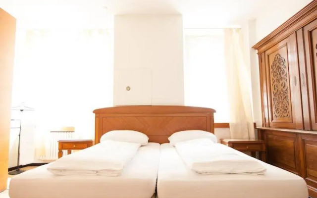 Barabas Hotel