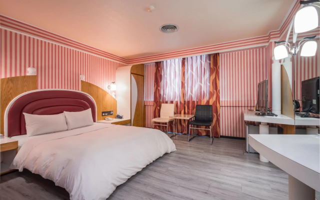 Golden Phoenix Hotel