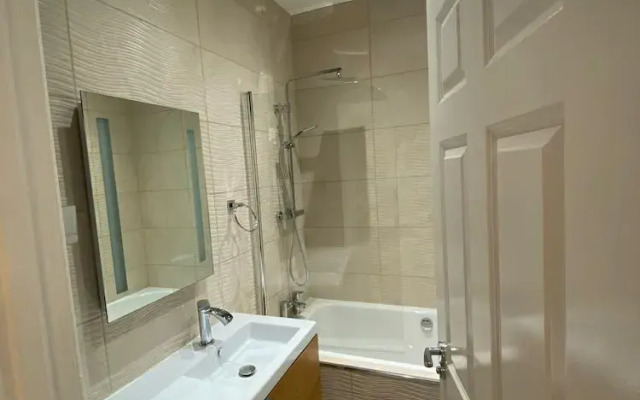 Remarkable 2-bed Penthouse in Wolverhampton