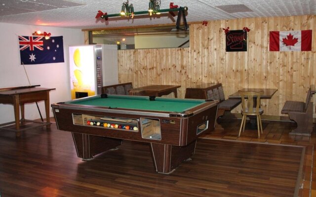 The Treehouse Backpacker Hotel