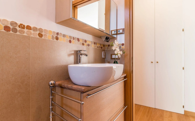 Sunny Canal View in Venice Chic Movida