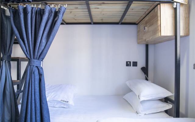 Zeako Youth Hostel