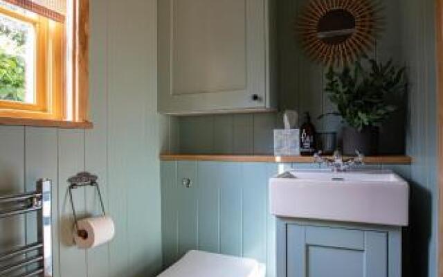 Hill House B & B & Luxury Shepherds Huts