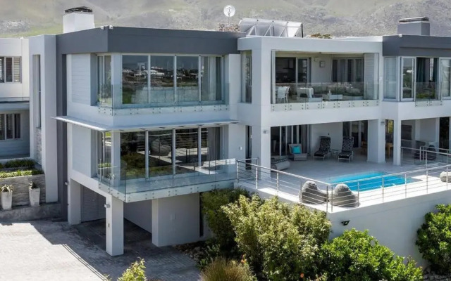 Stamford on Sea by Top Destinations Rentals