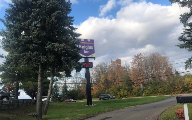 Knights Inn Farmington Hill