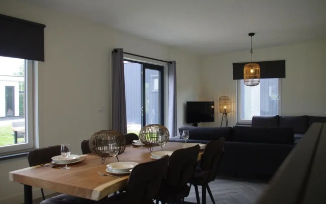 Beautiful Bungalow Near Alkmaar