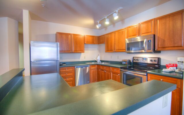 Zephyr Mountain Lodge