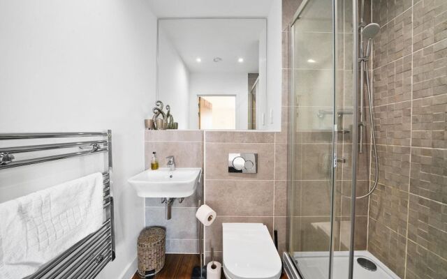 Kennet House Superior Serviced Apartment