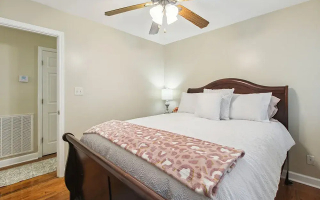 Savannah Home w/ Patio & Grill ~ 2 Mi to Downtown