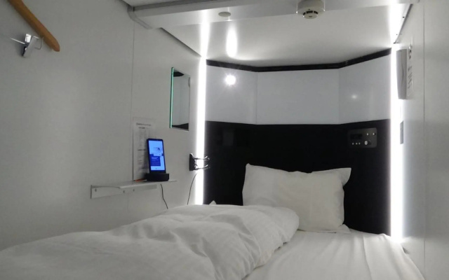 HEARTS Capsule Hotel & Spa HAKATA – Guest Rooms – Fukuoka