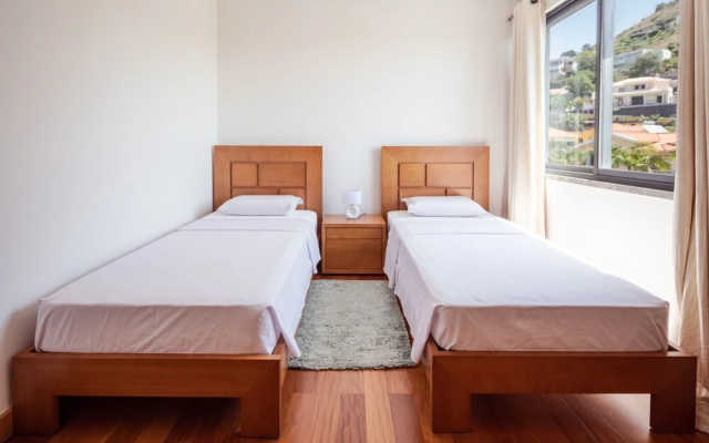 25 - Elegant apartment with Seaviews