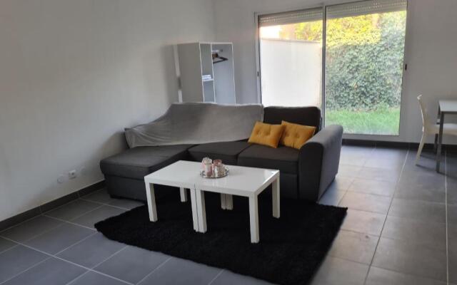 Grand studio avec jardin au calme