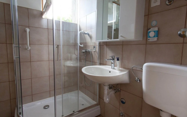 Charming Apartment in Vantacici Amid the Sea
