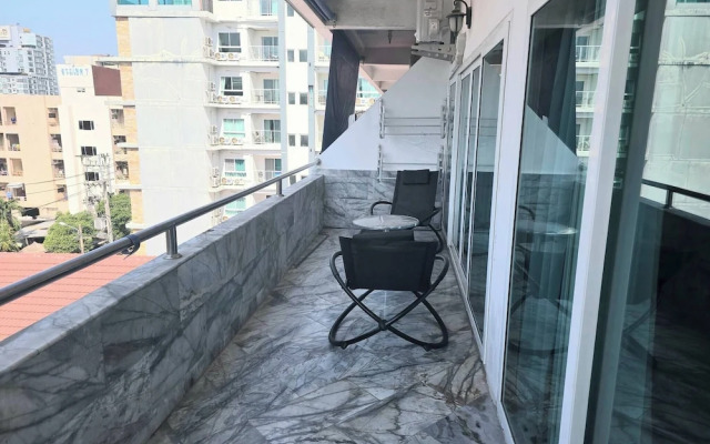 Large Apartment 401 jhr