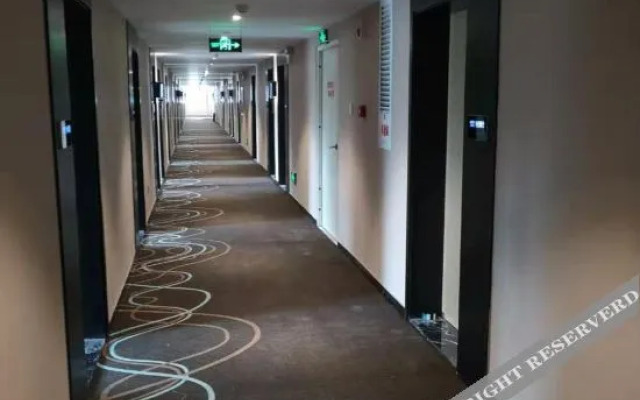 Xana Hotelle(Zhengzhou Sports center Branch)