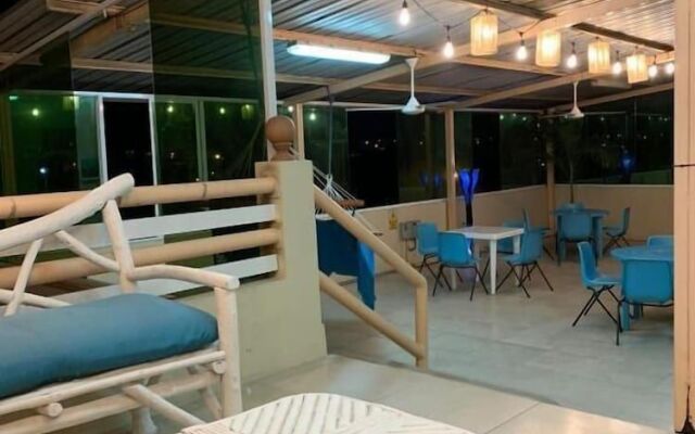 Reef Hostel Manta