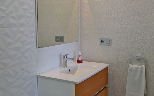 Luxury Apartment on the Beach with Pool 6