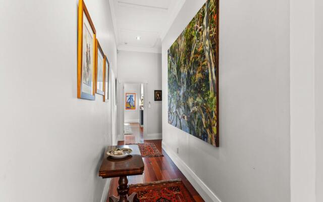 Charming Spacious Home in Birkenhead