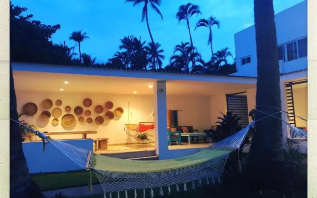 Looking Good Beachfront Hotel