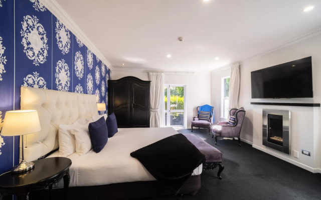 Black Swan Lakeside Boutique Hotel – Guest Rooms – Rotorua