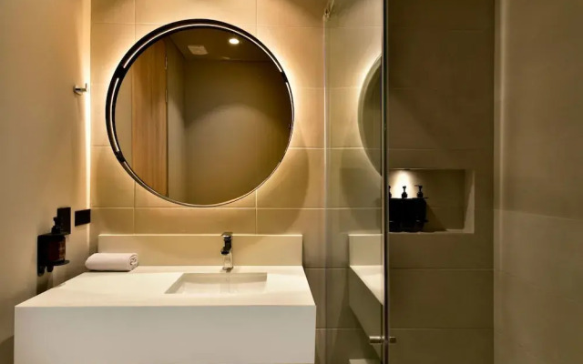 w Lovely 1BR w/ Brilliant Deco in Unicentro