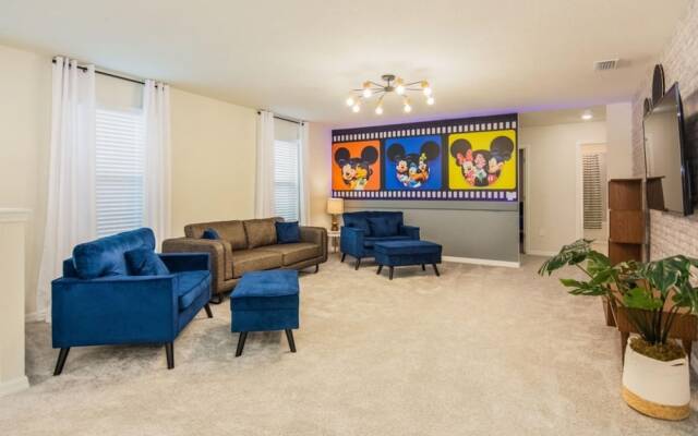 Beautiful Themed Vacation Home With Pool St5509