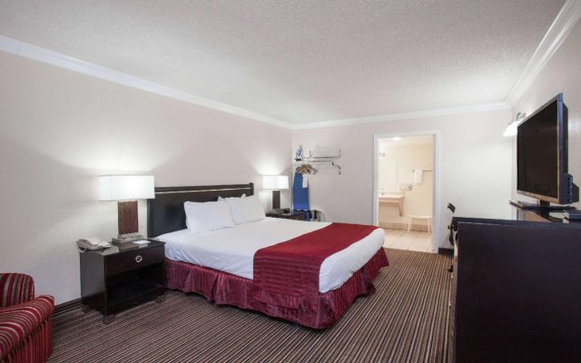 Capri Suites Anaheim