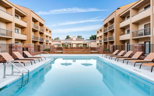 Courtyard by Marriott Raleigh/Cary