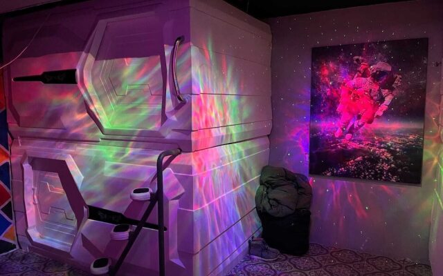 Capsule & Dormitory Space-X