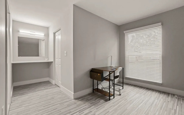 Modern 2BR 2BA Apartment With Pleasant Views