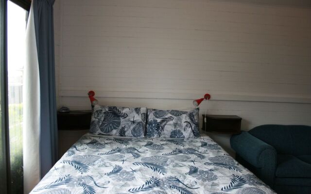 Seaview Holiday Park and  Hostel