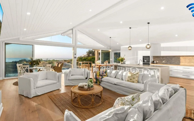Dayz Dreamin - pool, gas fireplace and beachfront