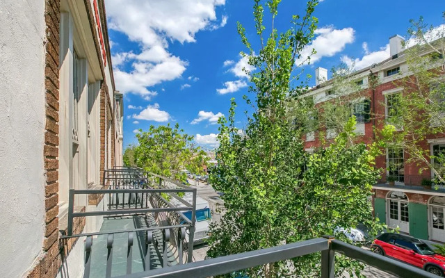 Sunny Arts/warehouse District Suites by Sonder