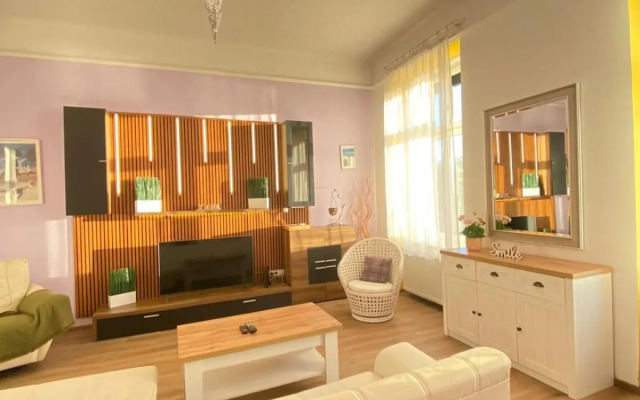 Park Danubes view central market Budapest