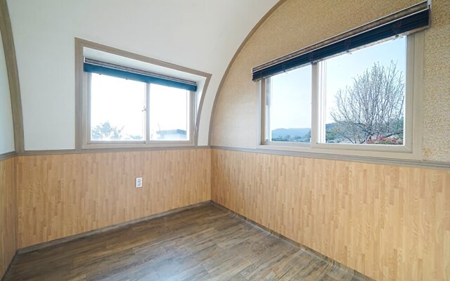 Yeosu Tirol Pension