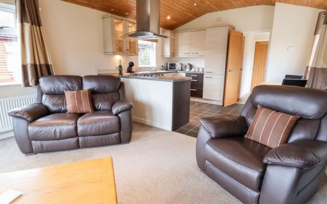 Oak Lodge