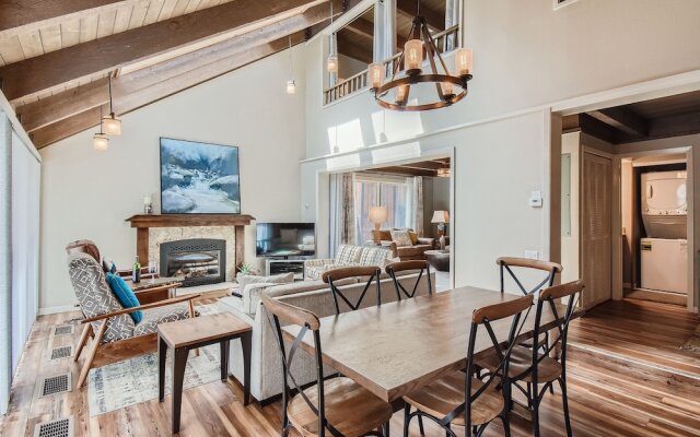 Spacious Mill Run 3 Townhouse Close to City Attractions by RedAwning