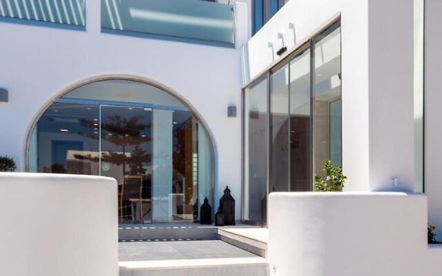 Deluxe Hotel Santorini