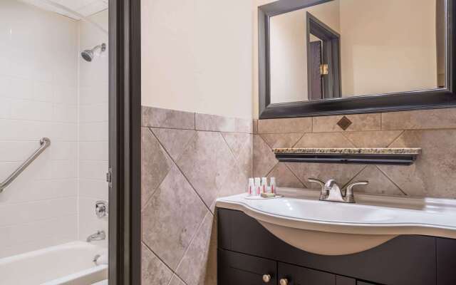 Ramada by Wyndham Minneapolis Golden Valley