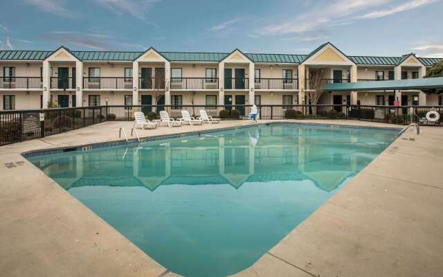 Quality Inn & Suites Hanes Mall