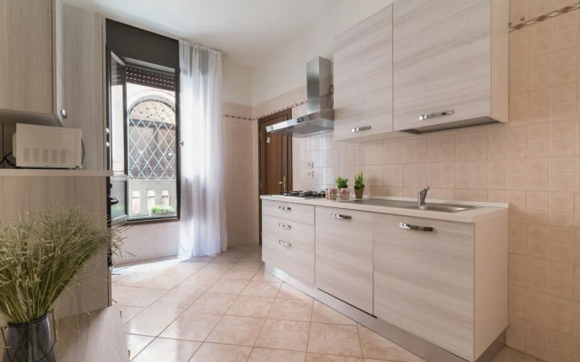 Santi Apostoli Venice Apartment
