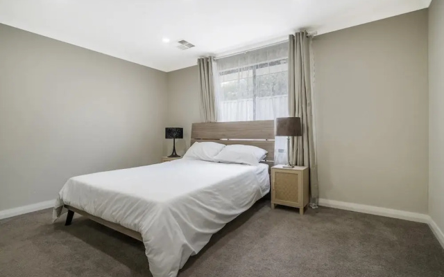 Spacious 4-bed House With Outdoor Area