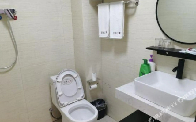 Qingcheng Jushang Yite Hotel (Peace Park Subway Station)