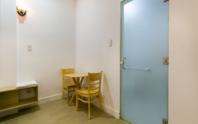 OYO 143 The K9 Central Hotel