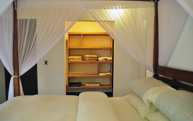 Lush 1 BR Private Pool Villa Inseminyak – Guest Rooms – Kerobokan Kelod