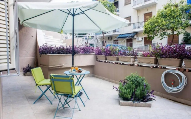 Fine Homey Cosy Apartment With Patio Near Metro