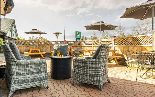 Quality Inn Waddling Dog