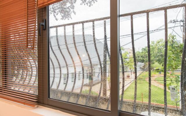 RedDoorz near Korean Town